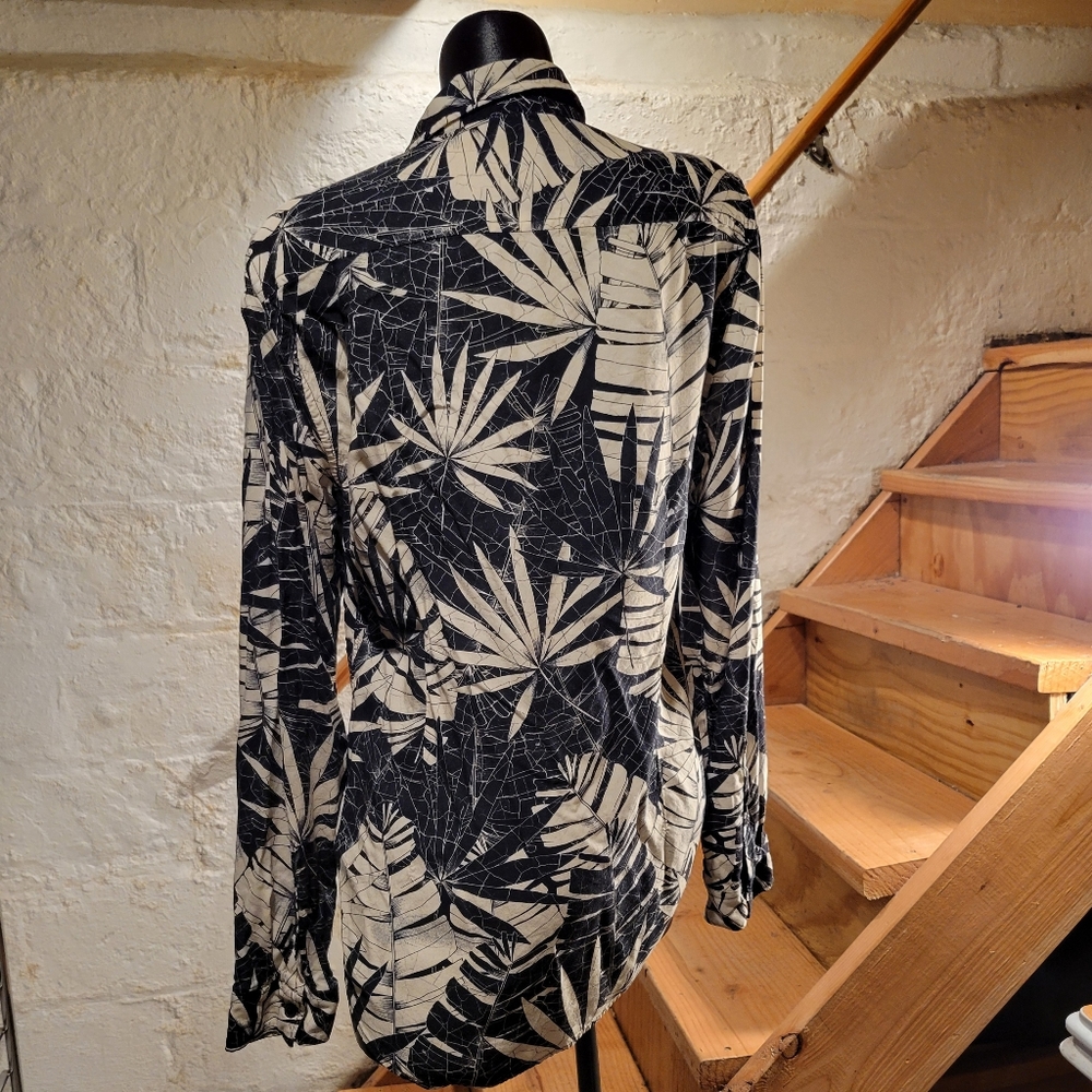 Guess Slim Fit Fossil/Foliage Print Button Down M… - image 3